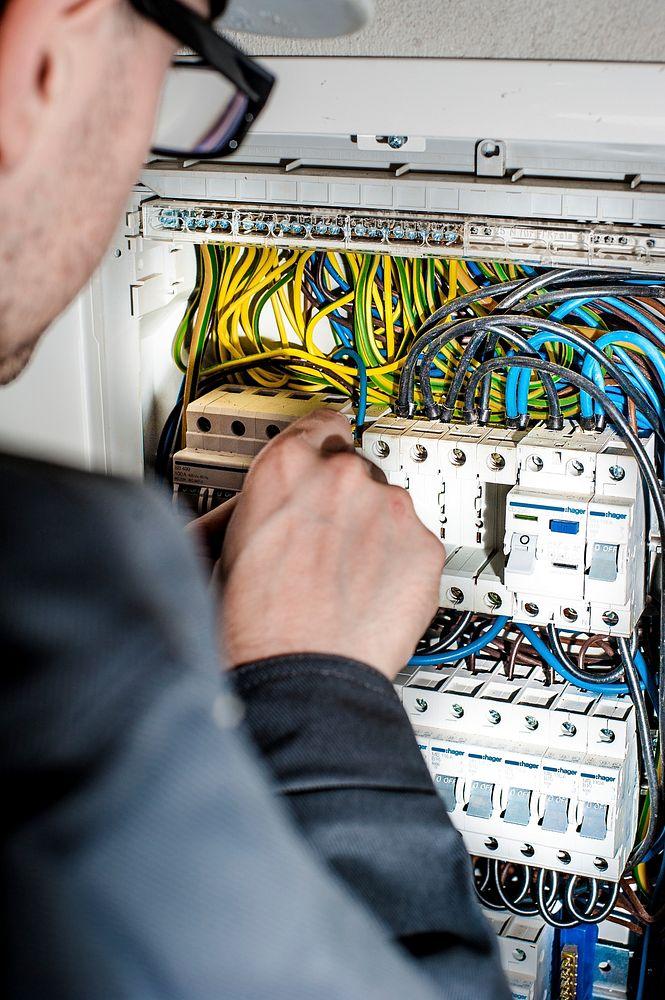 Viktige tips for å​ velge riktig elektriker i Arendal